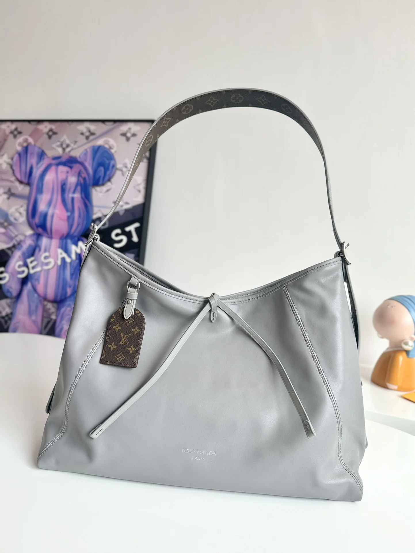 LV M12583 柔滑羊皮革手袋 女士单肩包 LV M12583 柔滑羊皮革手袋 女士单肩包