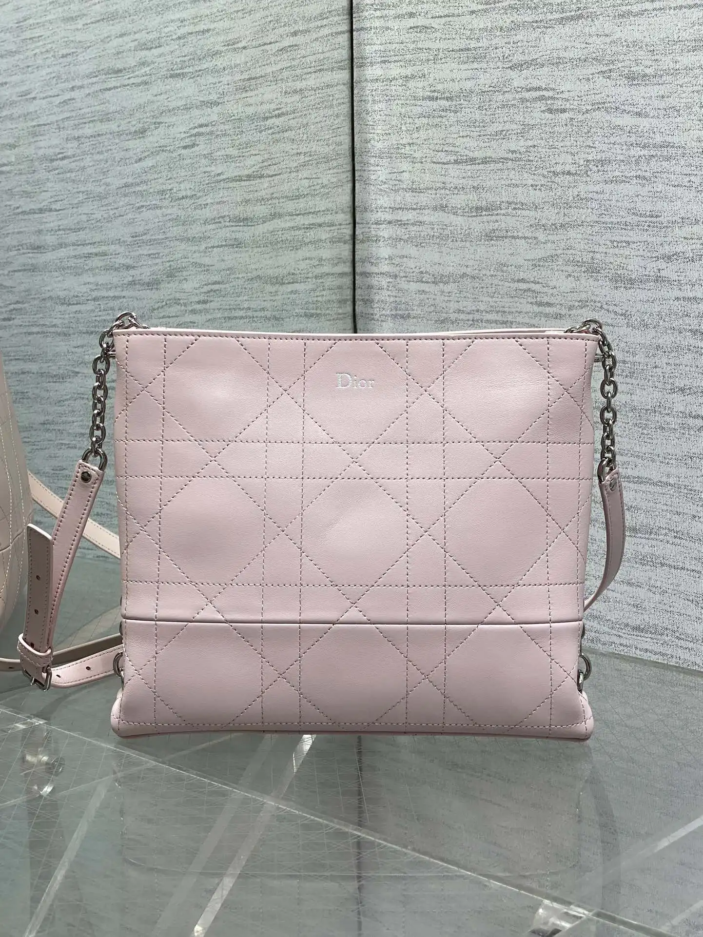 迪奥 新款格纹皮革链条包 女士斜挎包 迪奥 新款格纹皮革链条包 女士斜挎包