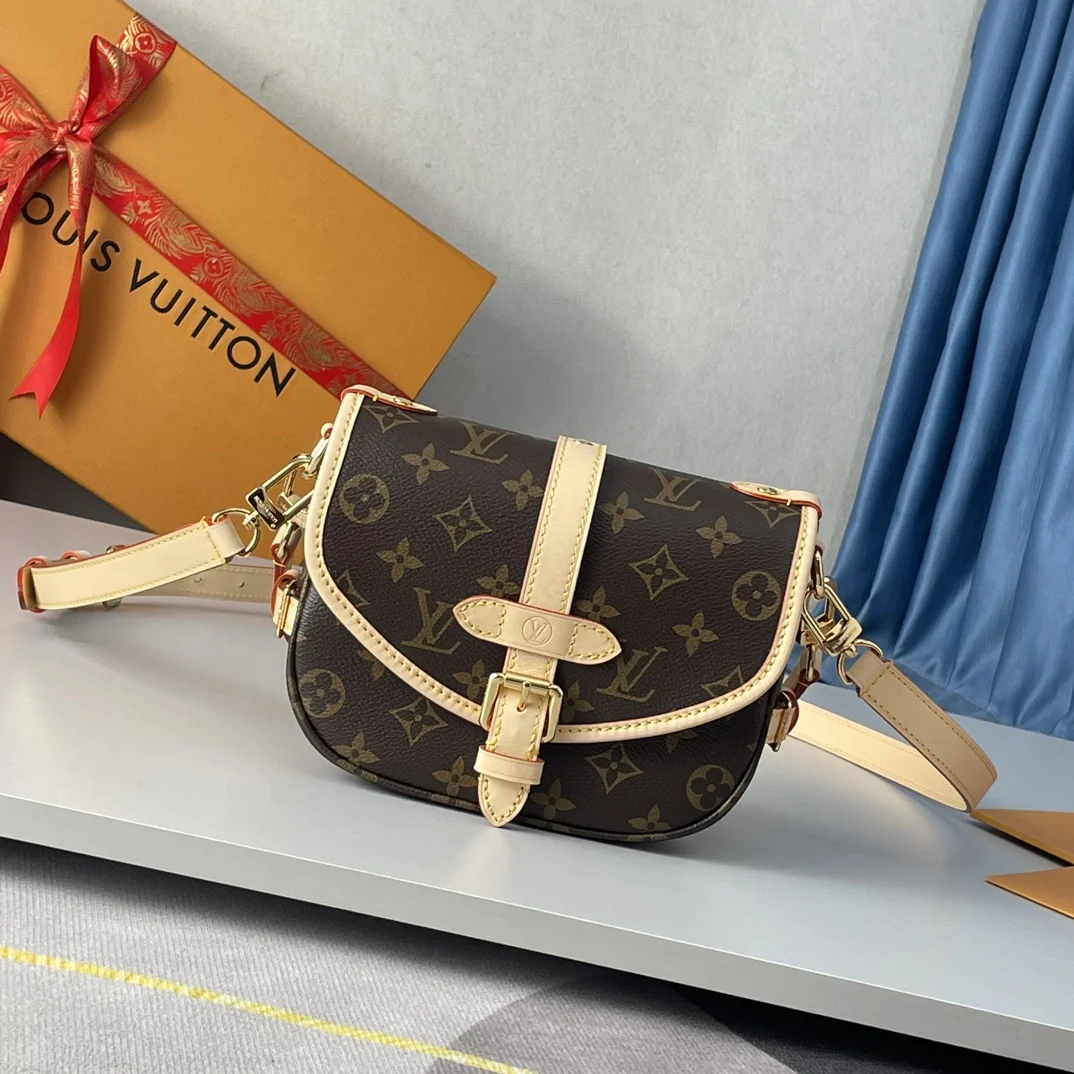 LV M46740 帆布马鞍包 女士斜挎包 LV M46740 帆布马鞍包 女士斜挎包