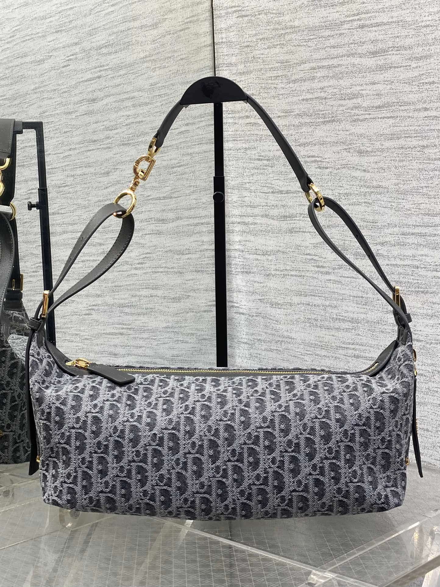 迪奥 灰牛仔布松弛包 女士斜挎包 迪奥 灰牛仔布松弛包 女士斜挎包