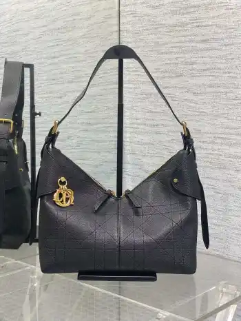 新款油蜡皮手袋 女士斜挎包 高仿迪奥女包