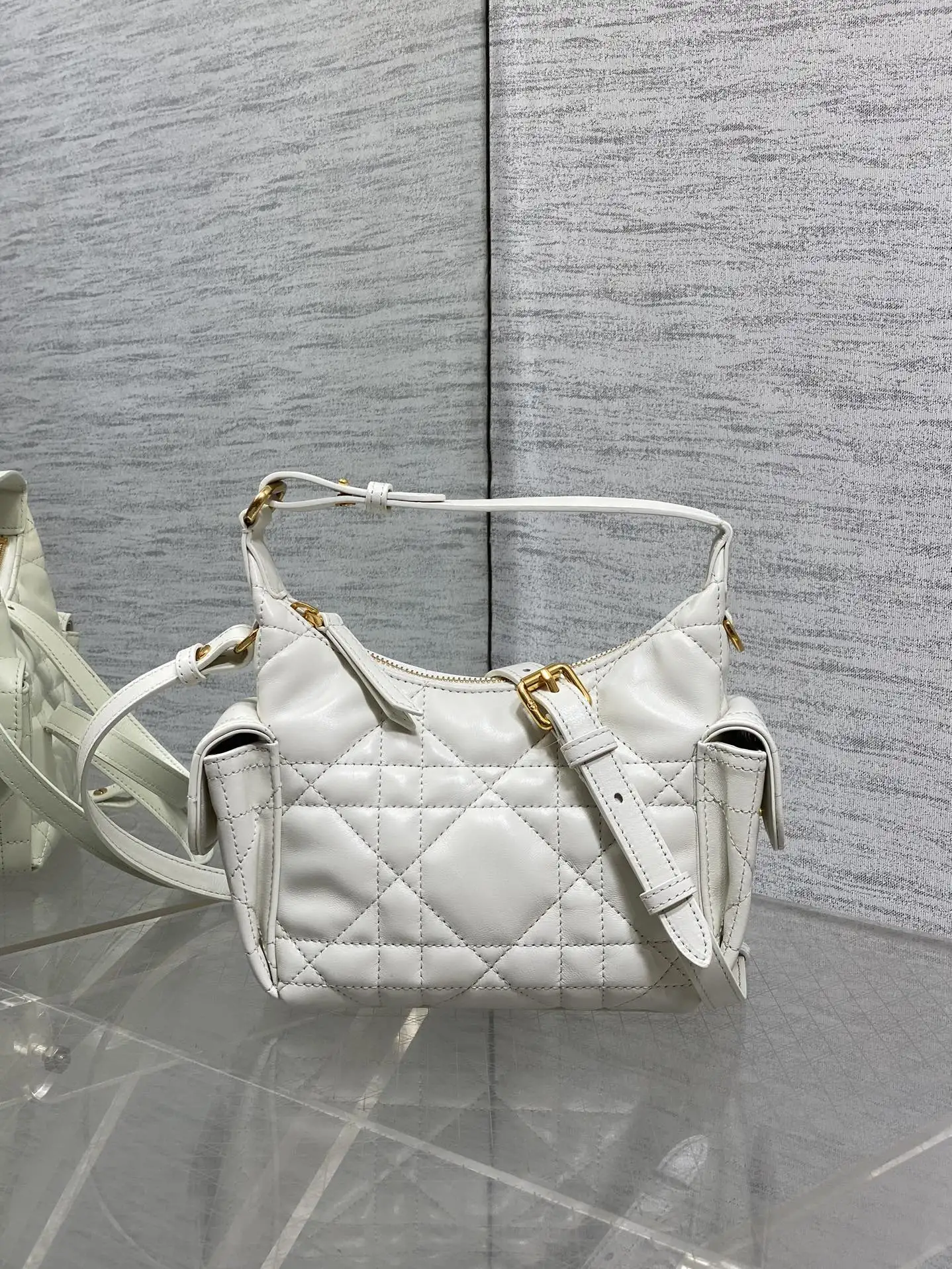 迪奥 最新款腋下单肩包 女士斜挎包 迪奥 最新款腋下单肩包 女士斜挎包