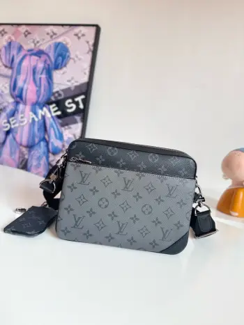 M69443  帆布邮差包 男士斜挎包 高仿LV男包