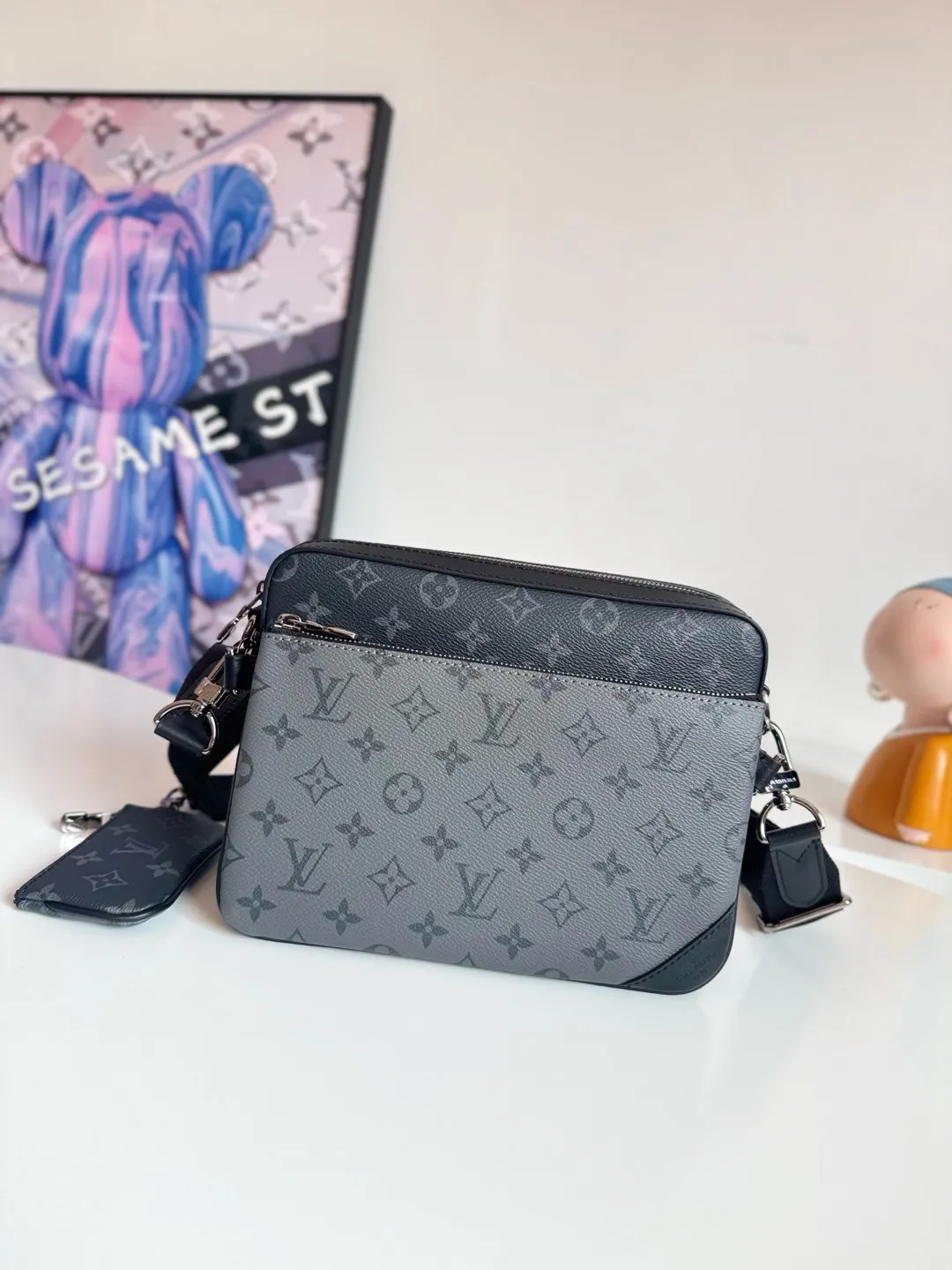 LV M69443 帆布邮差包 男士斜挎包 LV M69443 帆布邮差包 男士斜挎包