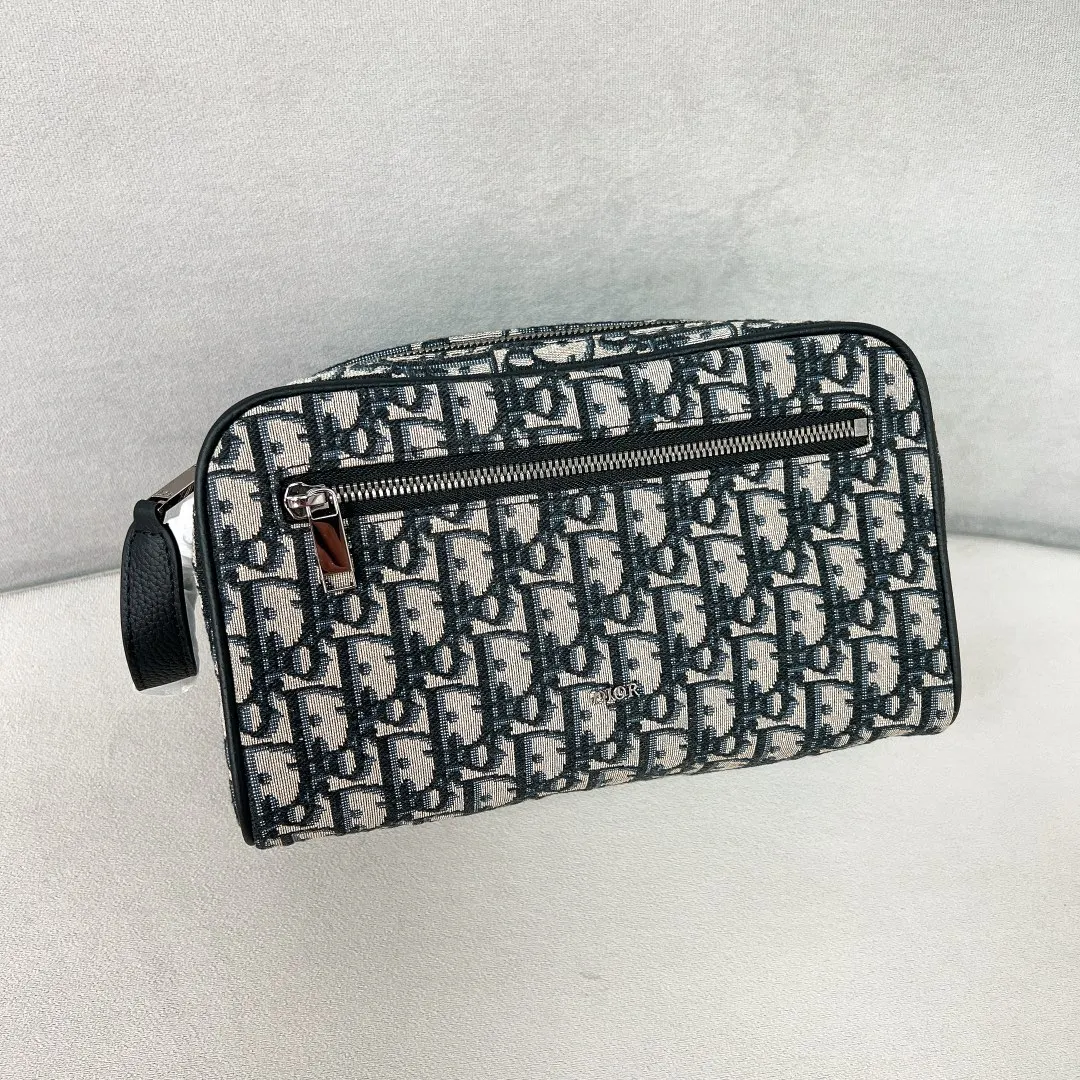 Dior Early Spring New Men s Toiletry Bag Men s Handbag Dior Early Spring New Men s Toiletry Bag Men s Handbag