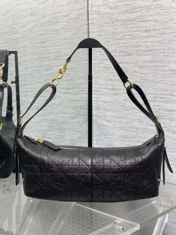 油蜡皮自带松弛包 女士斜挎包 高仿迪奥女包