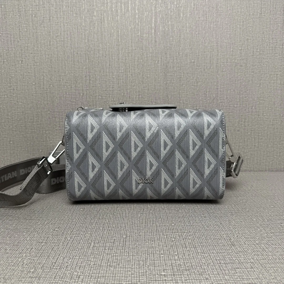 迪奥 图案牛皮革马鞍翻盖手袋 男士斜挎包 迪奥 图案牛皮革马鞍翻盖手袋 男士斜挎包