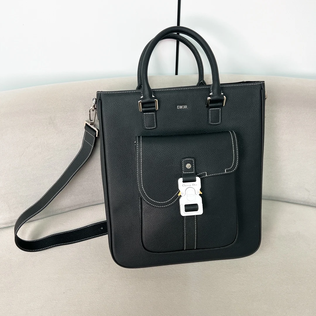 迪奥 新品男士马鞍托特包 男士斜挎包 迪奥 新品男士马鞍托特包 男士斜挎包