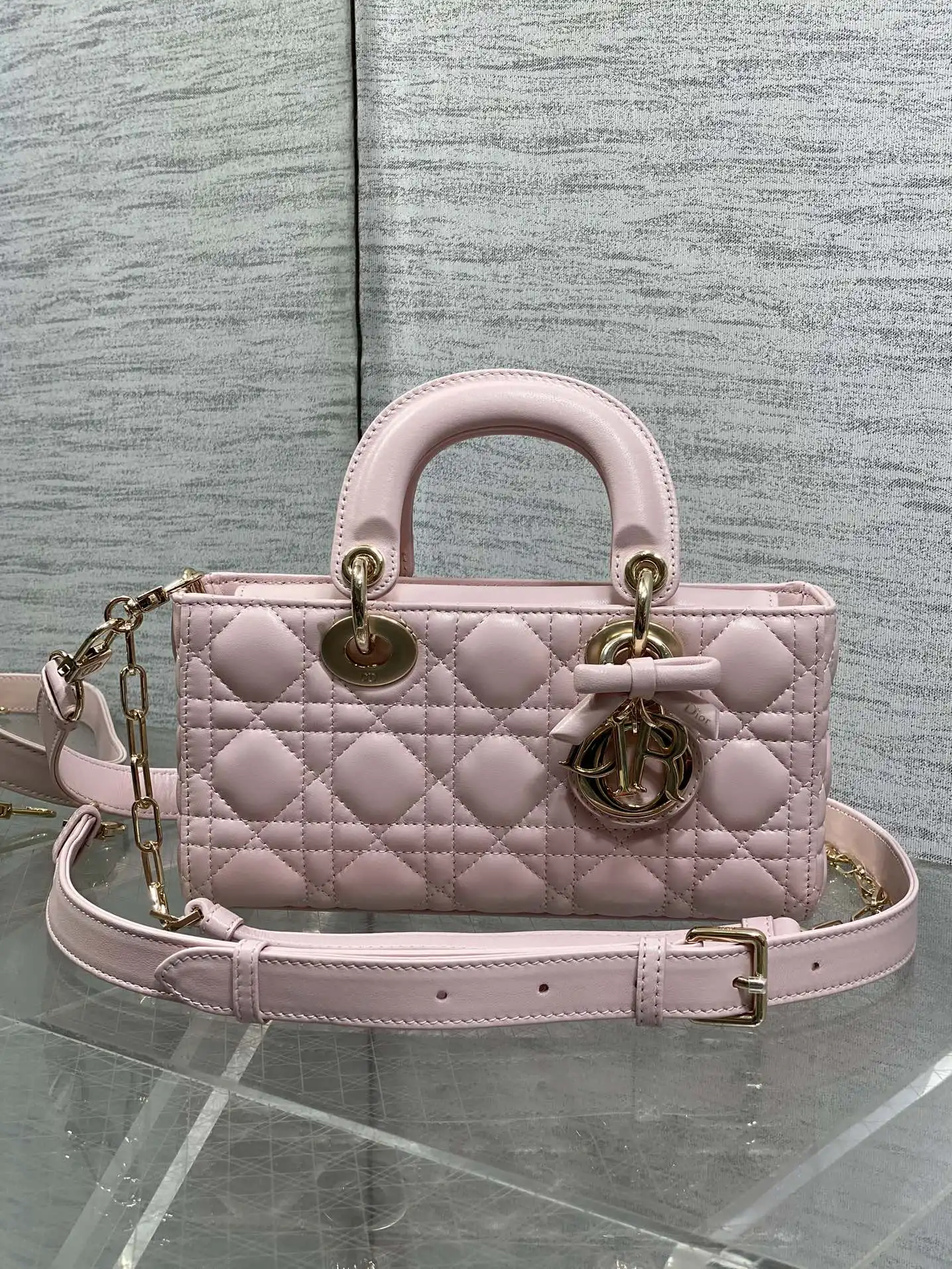 迪奥 小号系列最新蝴蝶结五金手袋 女士斜挎包