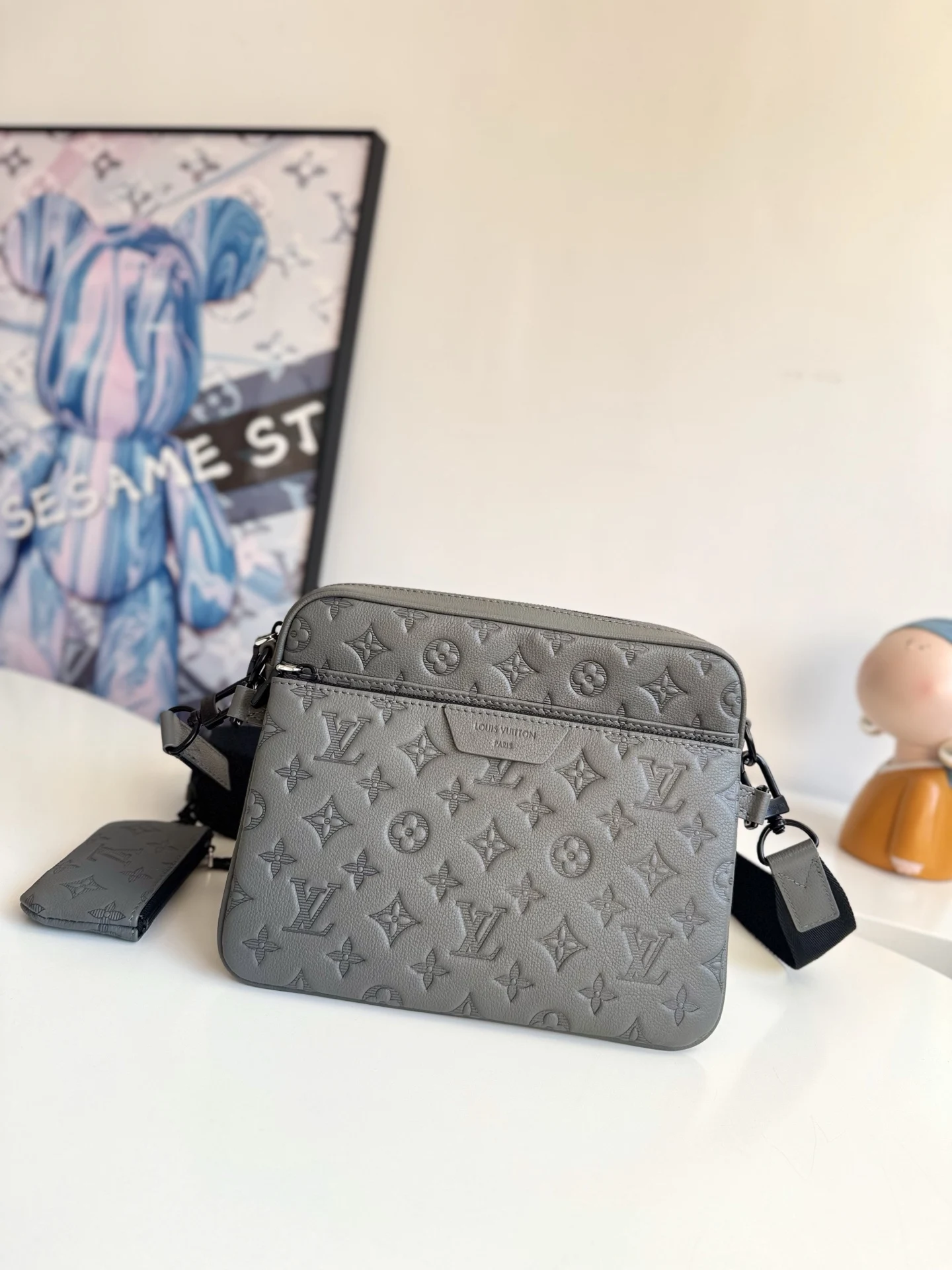 LV M27185  帆布邮差包 男士斜挎包