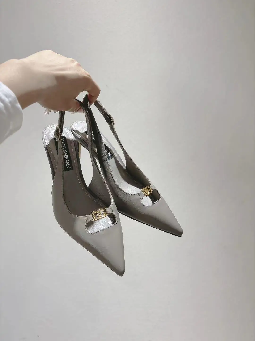 杜嘉班纳 新款头层牛皮跟高10cm高跟凉鞋 杜嘉班纳 新款头层牛皮跟高10cm高跟凉鞋