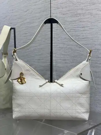 新款油蜡皮手袋 女士斜挎包 高仿迪奥女包