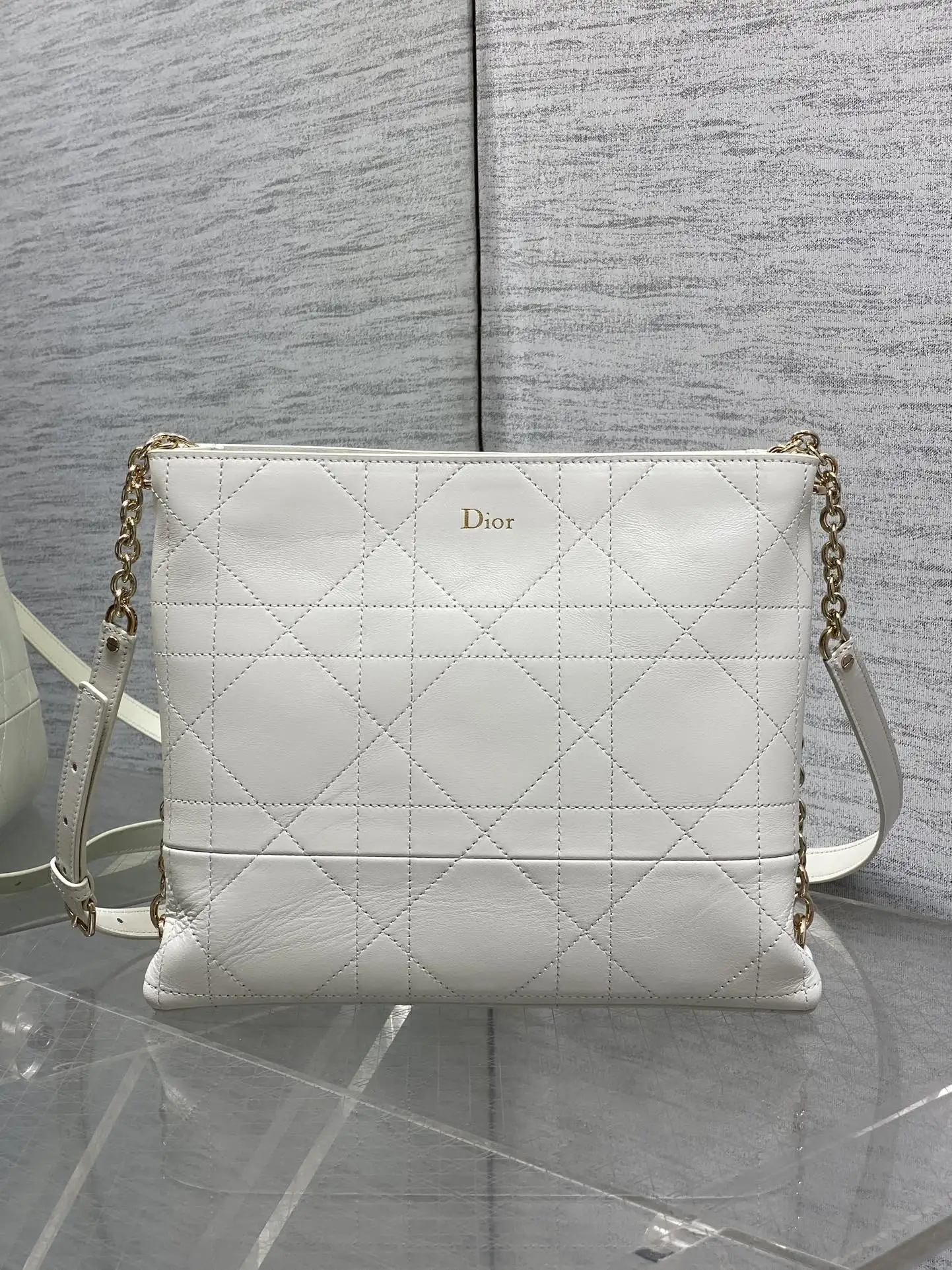 迪奥 新款格纹皮革链条包 女士斜挎包 迪奥 新款格纹皮革链条包 女士斜挎包