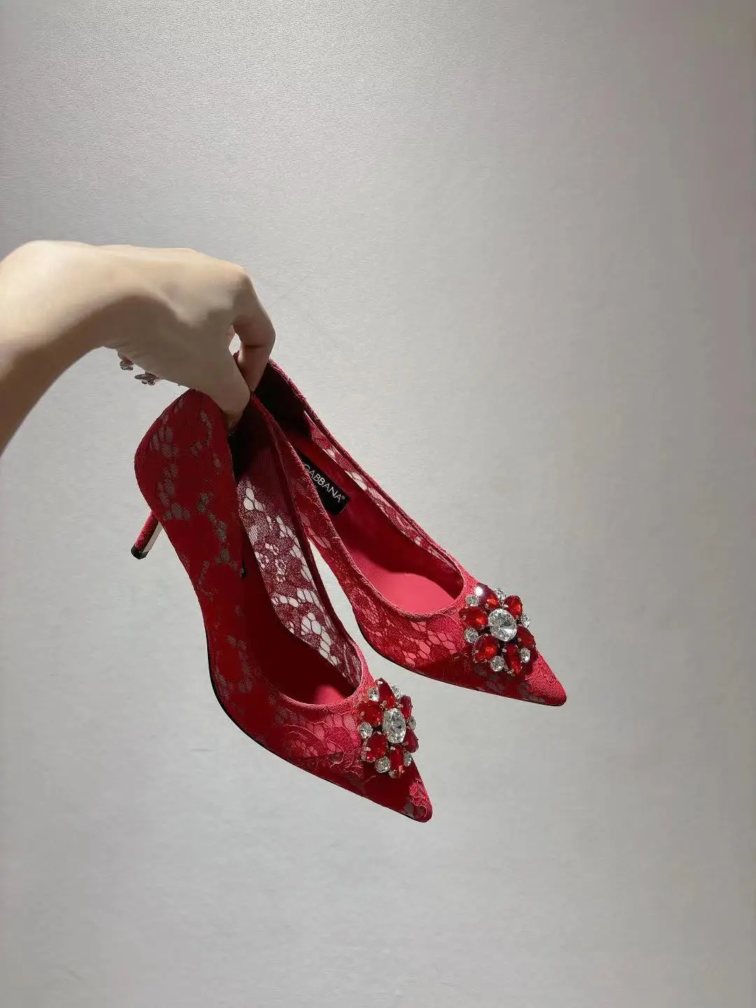 杜嘉班纳 新款蕾丝网面高跟鞋 杜嘉班纳 新款蕾丝网面高跟鞋