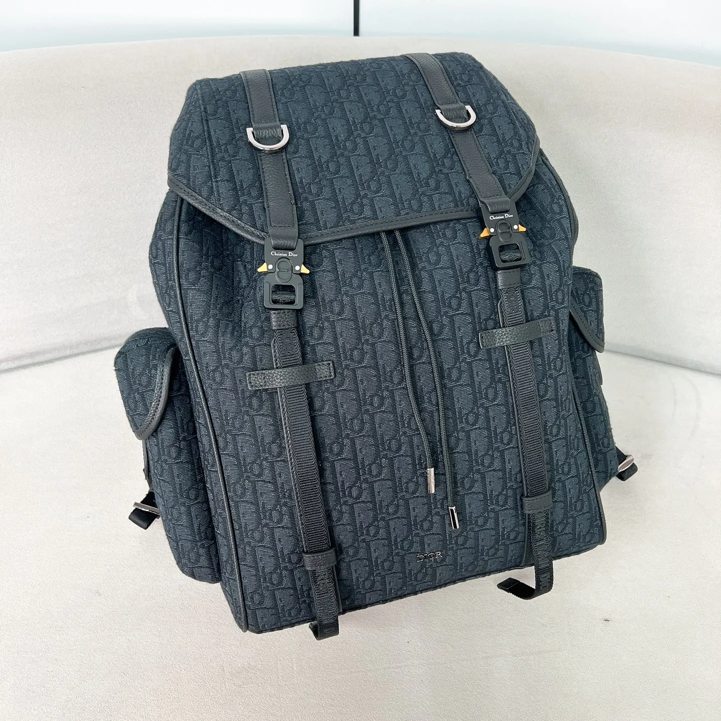 迪奥 新品男士翻盖双肩背包 迪奥 新品男士翻盖双肩背包