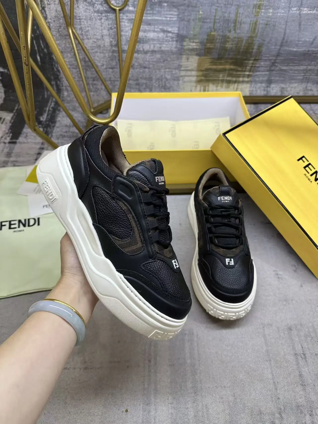 芬迪 Force系带低帮鞋 芬迪 Force系带低帮鞋