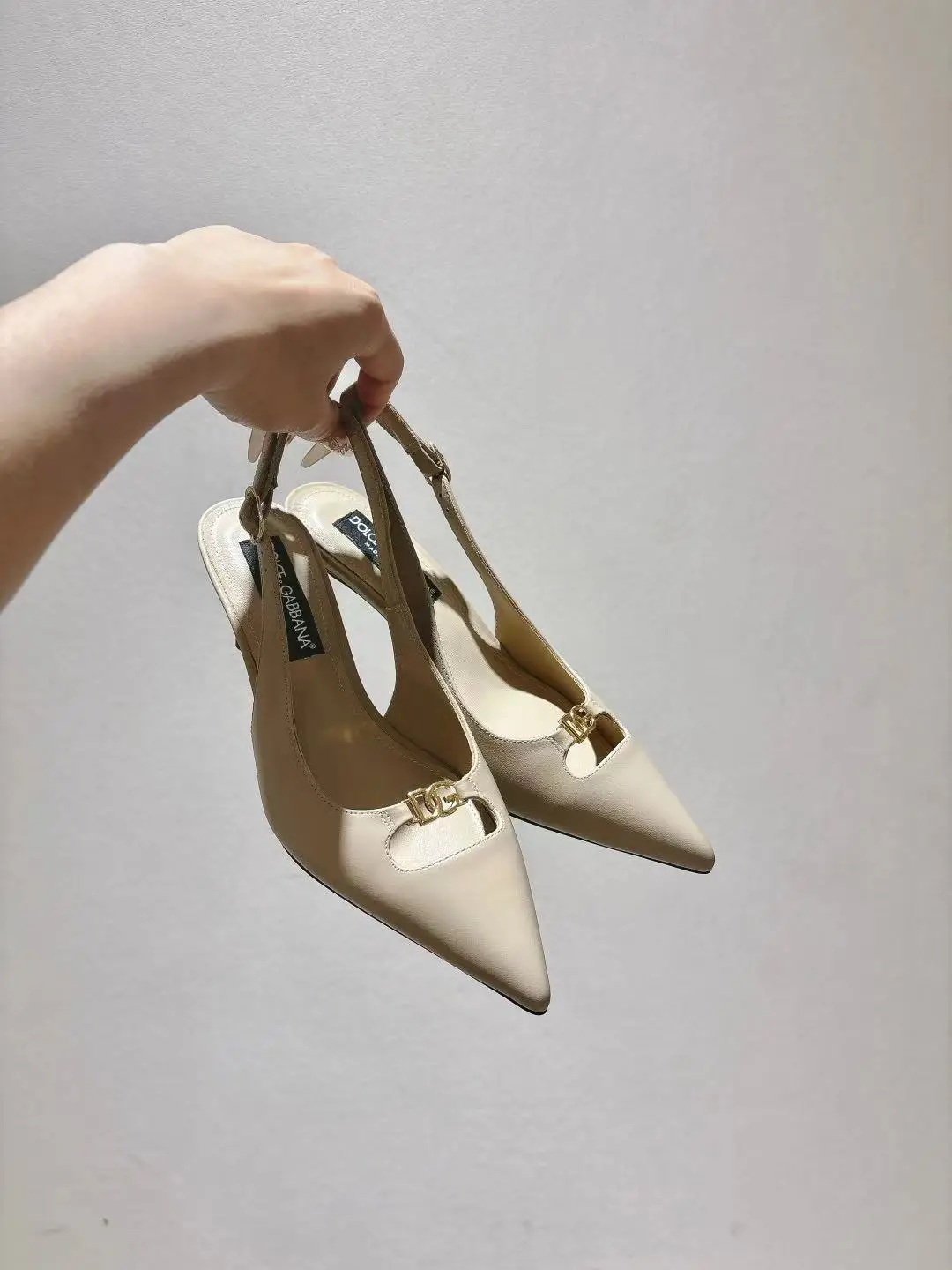 杜嘉班纳 新款头层牛皮跟高10cm高跟凉鞋 杜嘉班纳 新款头层牛皮跟高10cm高跟凉鞋