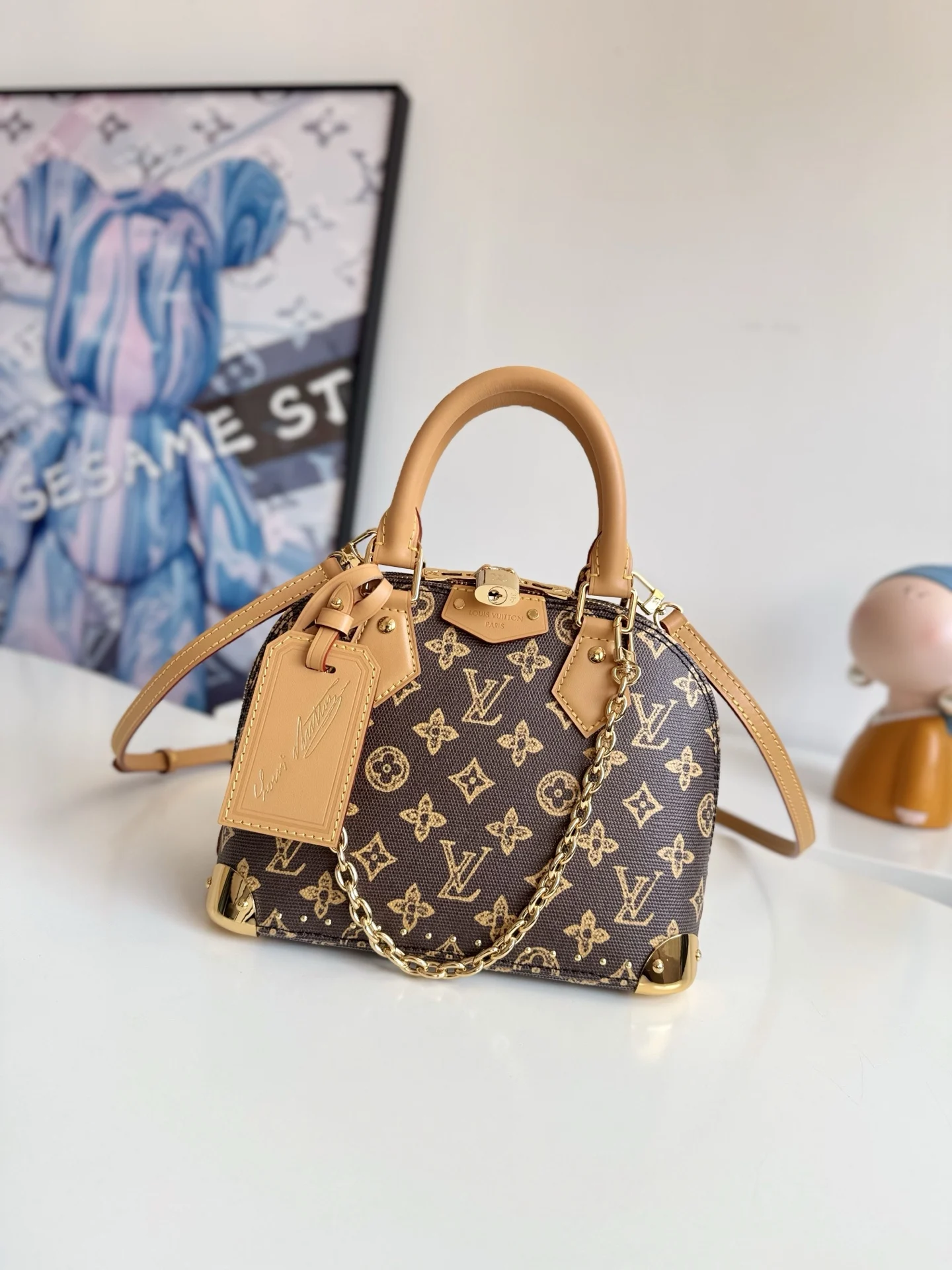 LV M28105 经典图案手袋  女士斜挎包