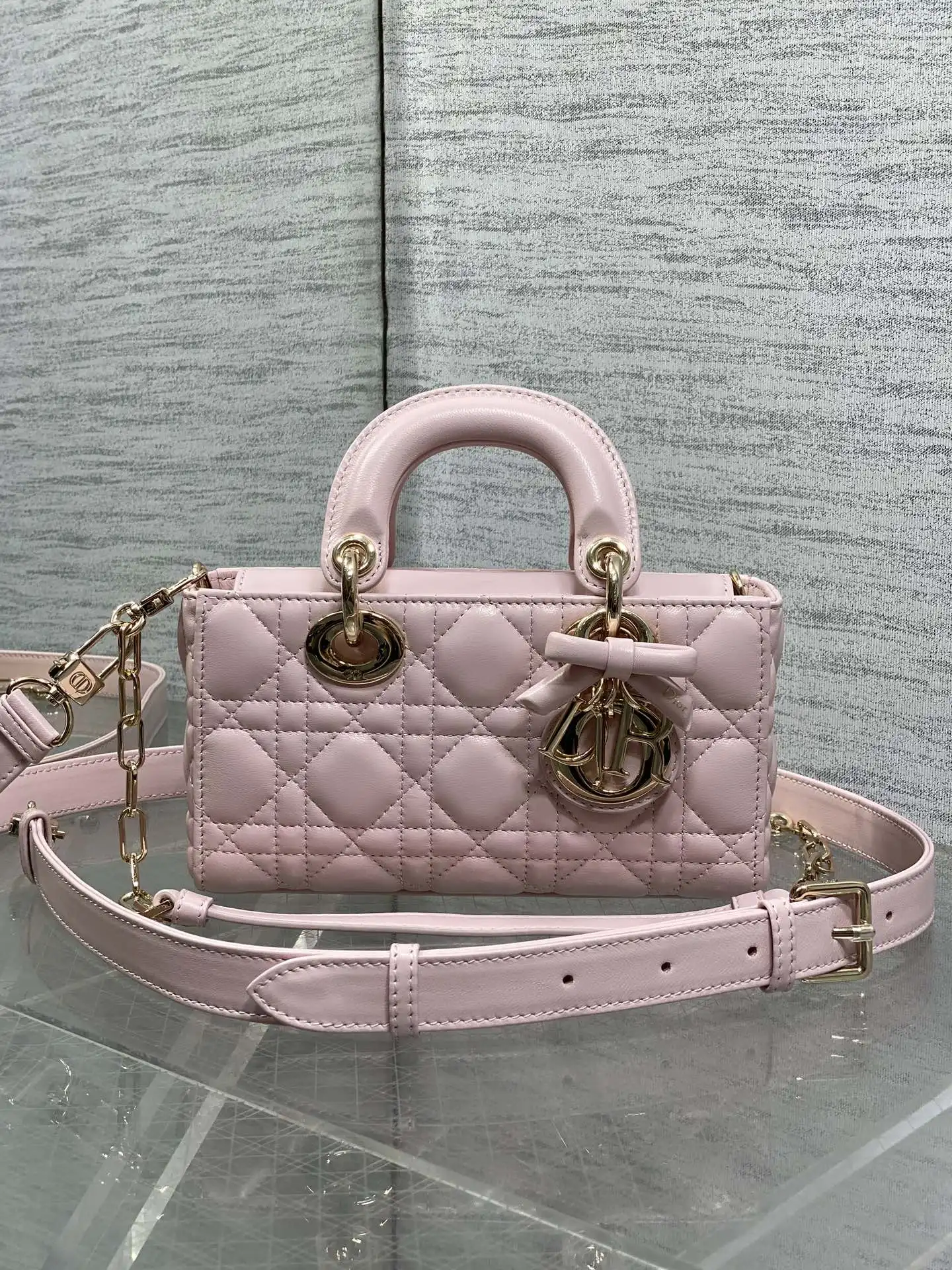 迪奥 小号系列最新蝴蝶结五金手袋 女士斜挎包