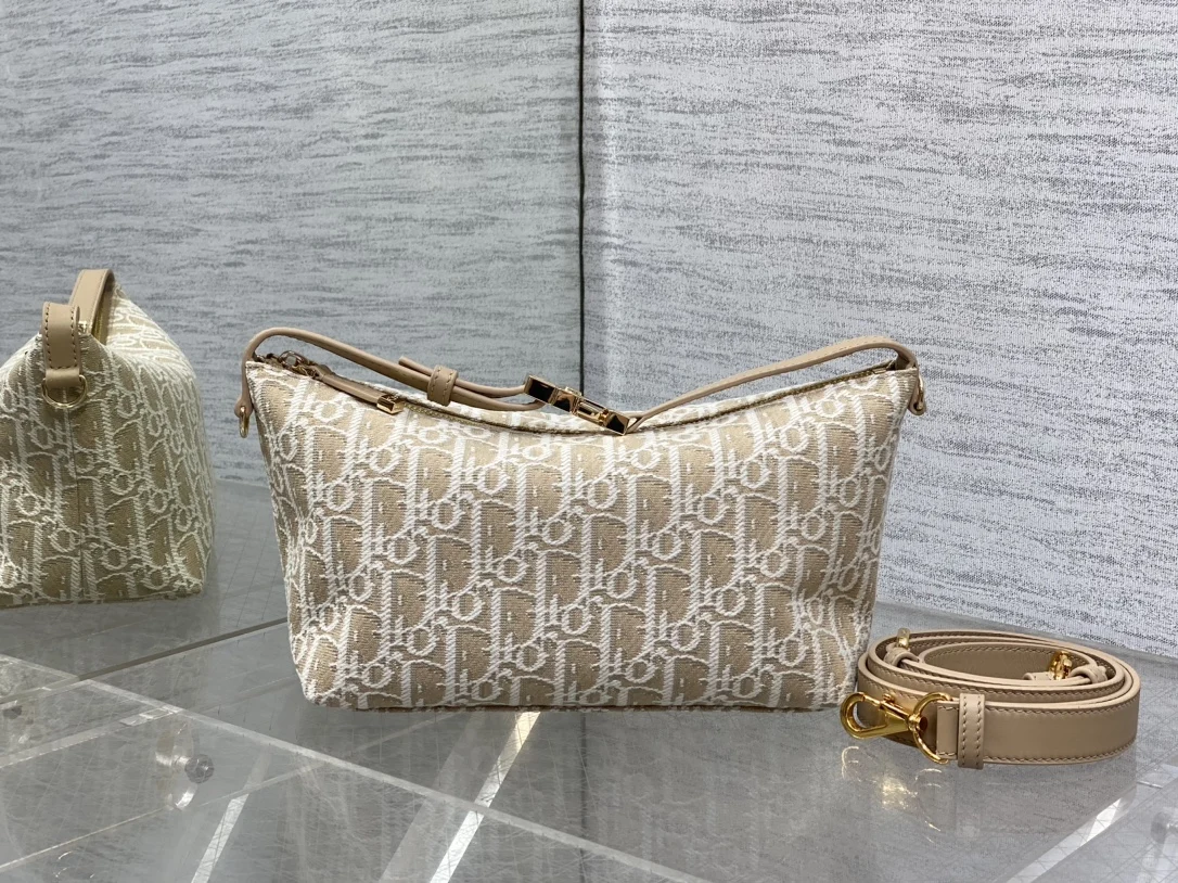 迪奥 最新自然色系列饭盒包 女士斜挎包