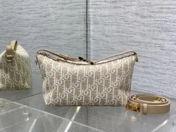 最新自然色系列饭盒包 女士斜挎包 高仿迪奥女包