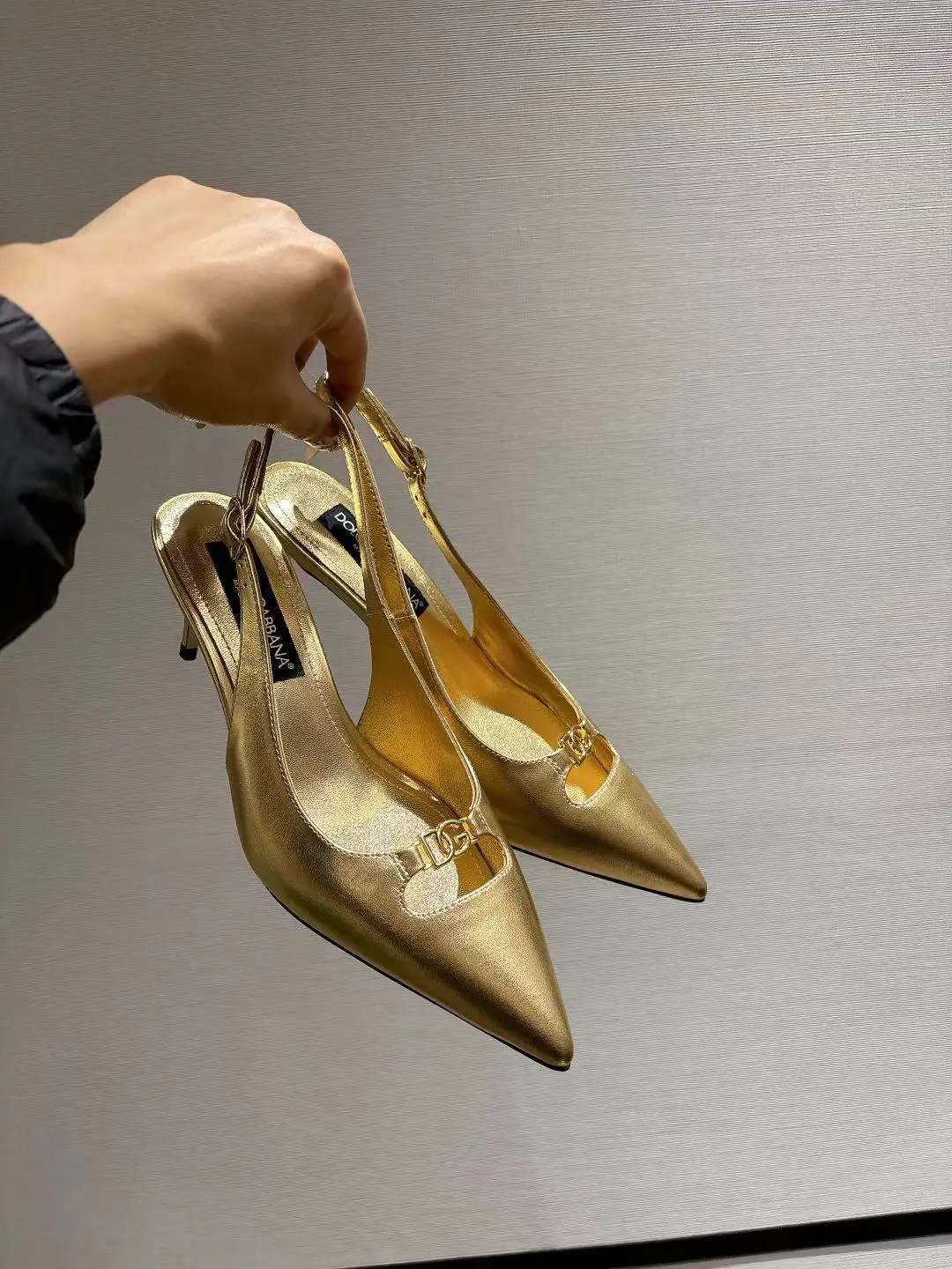 杜嘉班纳 新款头层牛皮跟高10cm高跟凉鞋