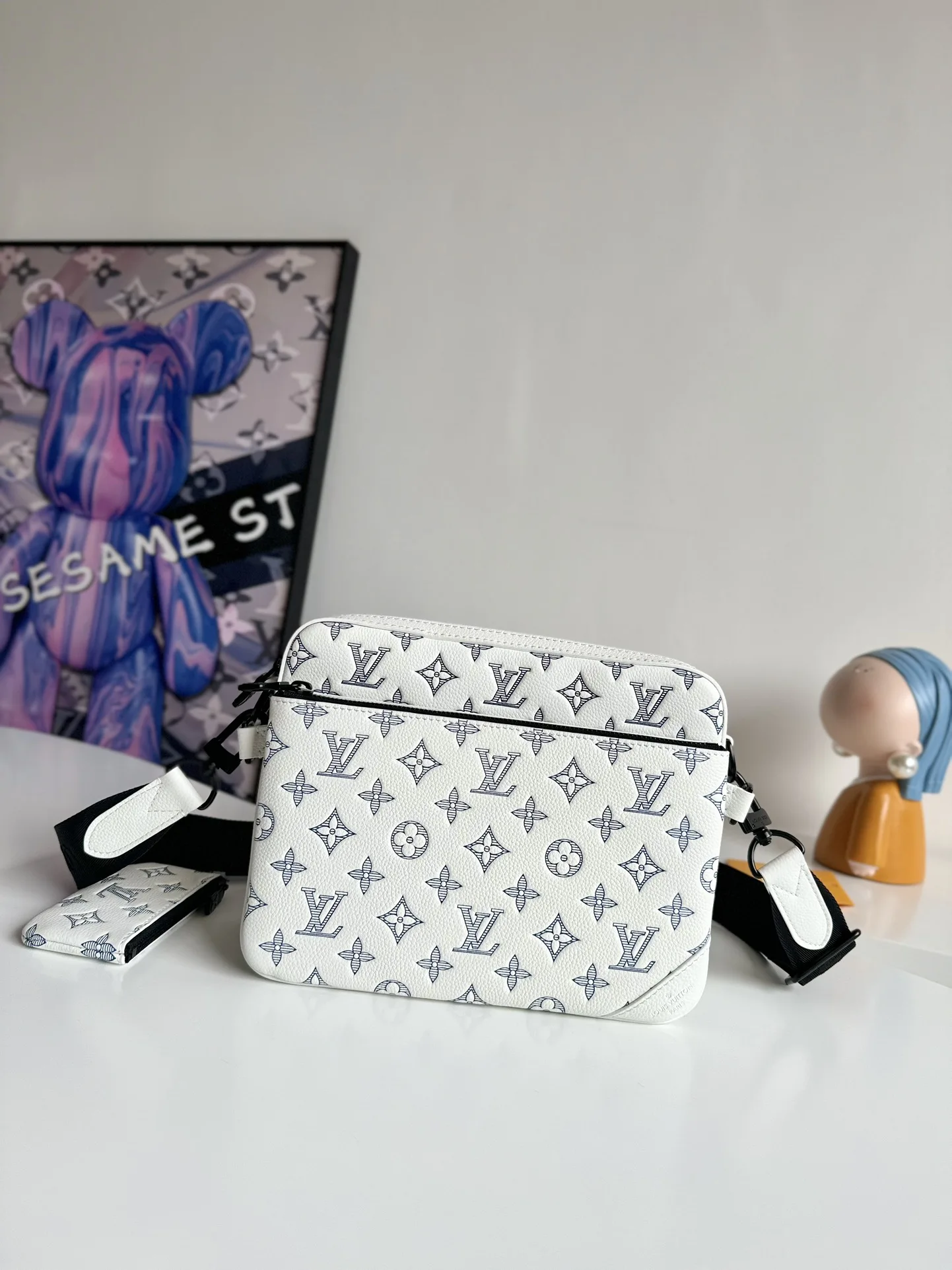 LV M24754 帆布邮差包 男士斜挎包 LV M24754 帆布邮差包 男士斜挎包