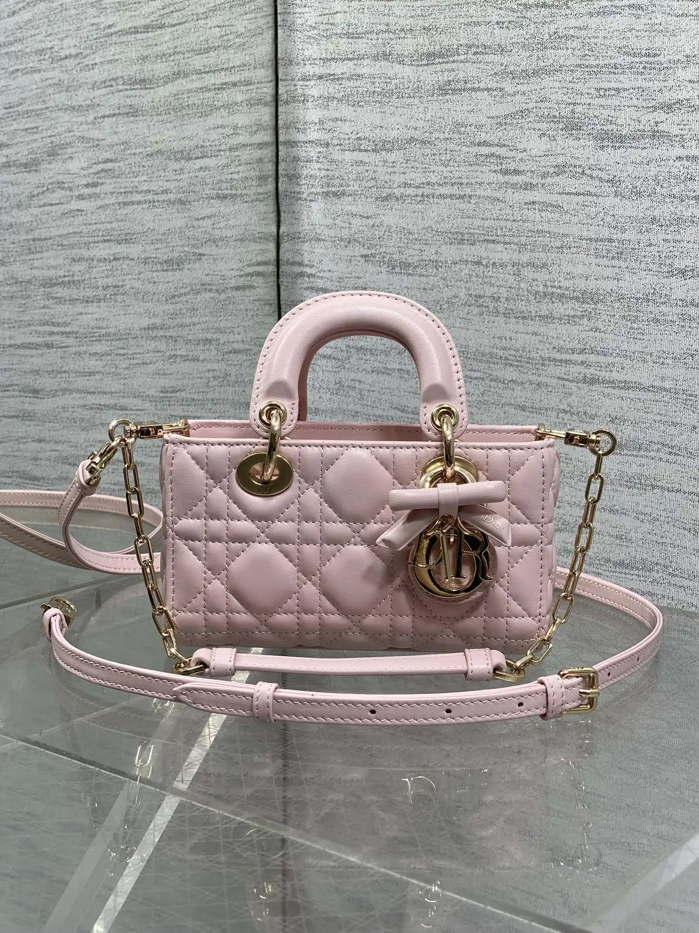 迪奥 小号系列最新蝴蝶结五金手袋 女士斜挎包