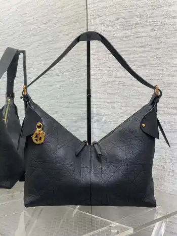 新款油蜡皮手袋 女士斜挎包 高仿迪奥女包