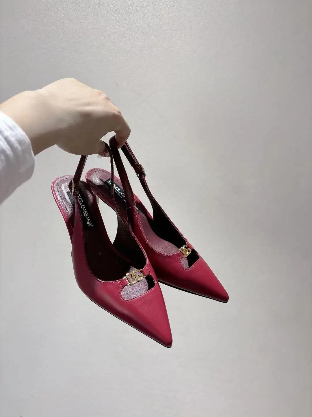 杜嘉班纳 新款头层牛皮跟高10cm高跟凉鞋