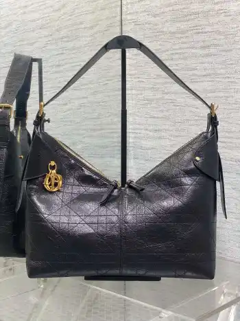 新款油蜡皮手袋 女士斜挎包 高仿迪奥女包