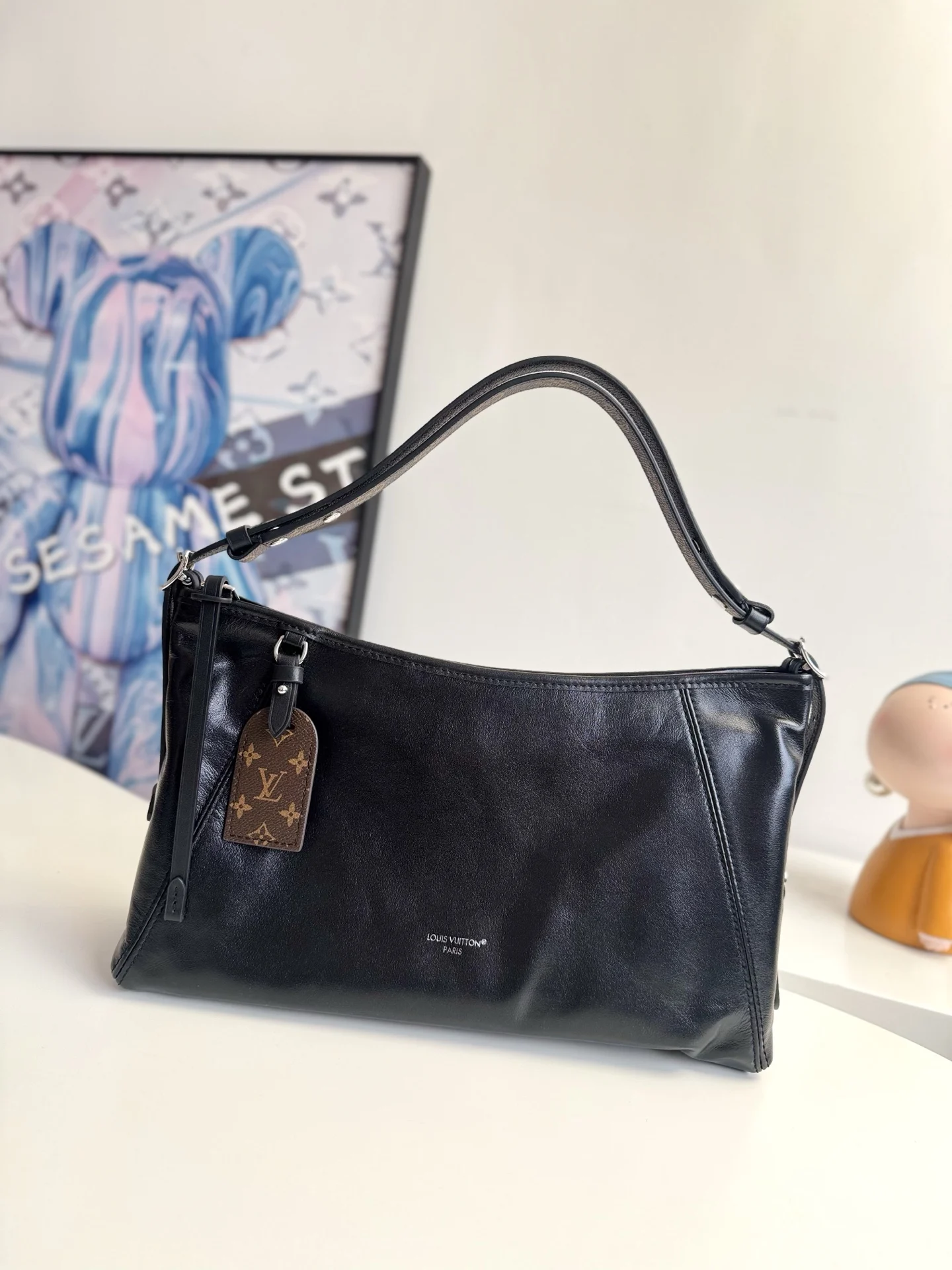 LV M28160 软羊皮革手袋 女士斜挎包 LV M28160 软羊皮革手袋 女士斜挎包