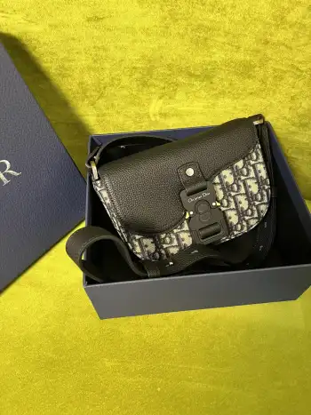 新品男士迷你马鞍信使包 男士斜挎包 高仿迪奥男包