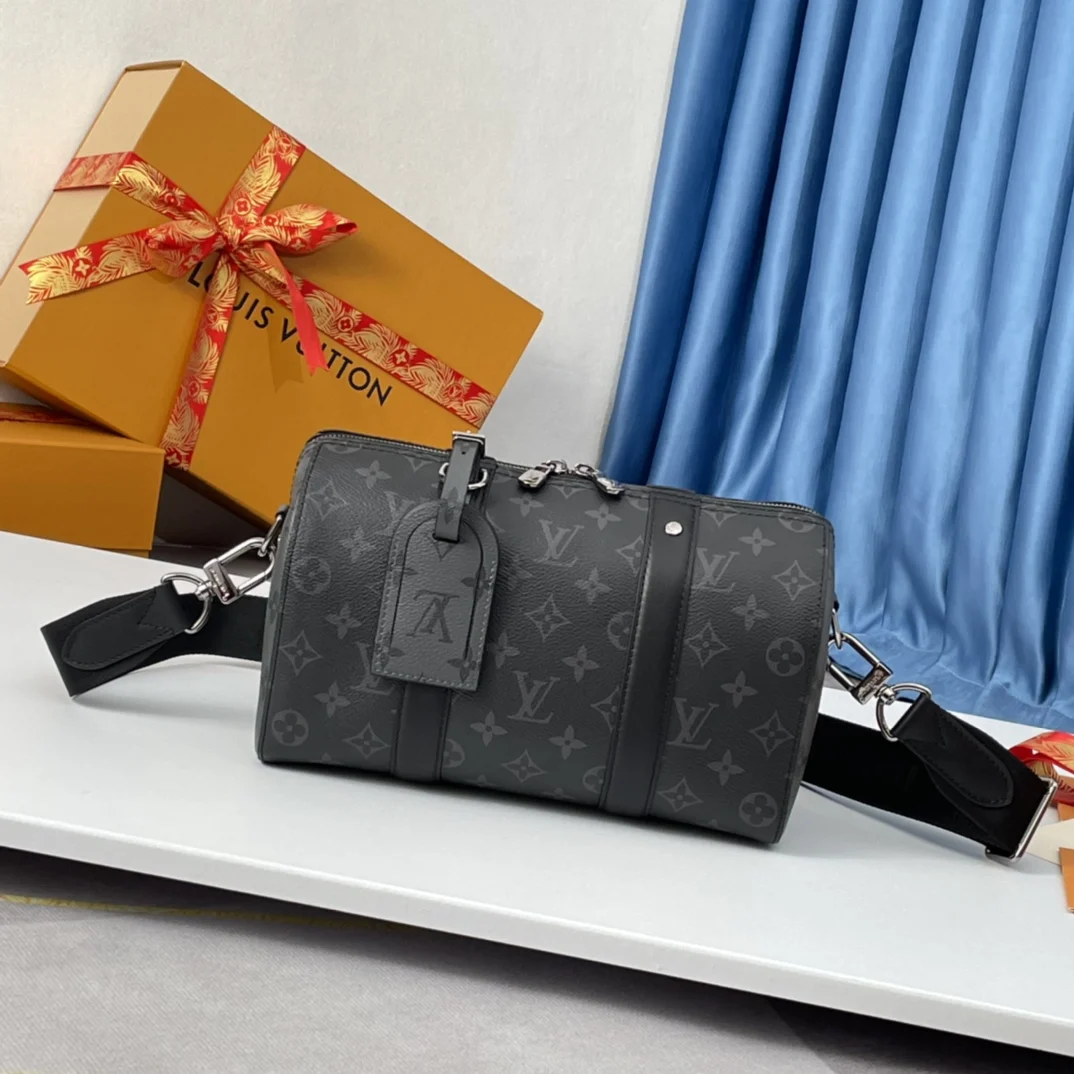 LV M45936 图案旅行袋 旅行包 LV M45936 图案旅行袋 旅行包