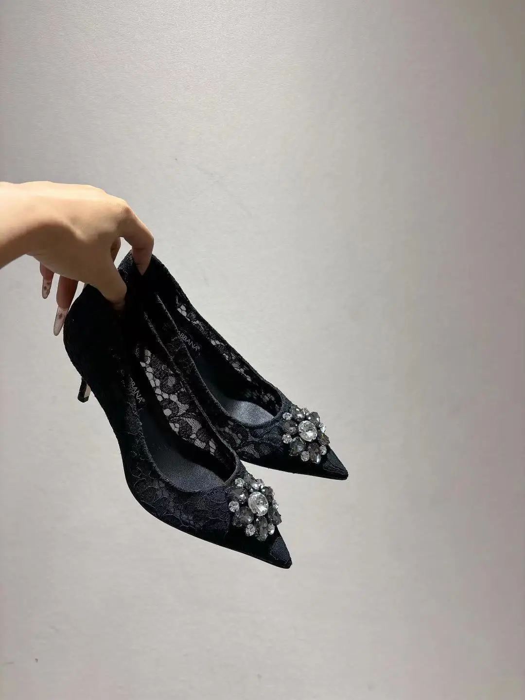 杜嘉班纳 新款蕾丝网面高跟鞋 杜嘉班纳 新款蕾丝网面高跟鞋