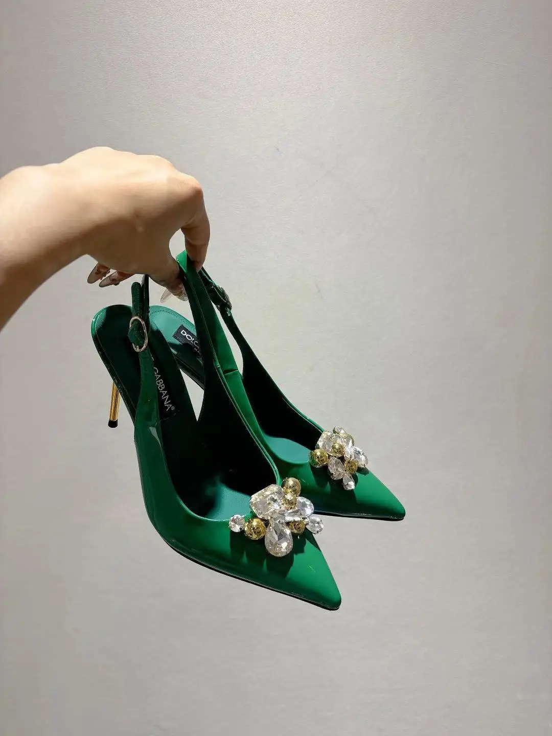 杜嘉班纳 新款尖头漆皮高跟鞋 杜嘉班纳 新款尖头漆皮高跟鞋