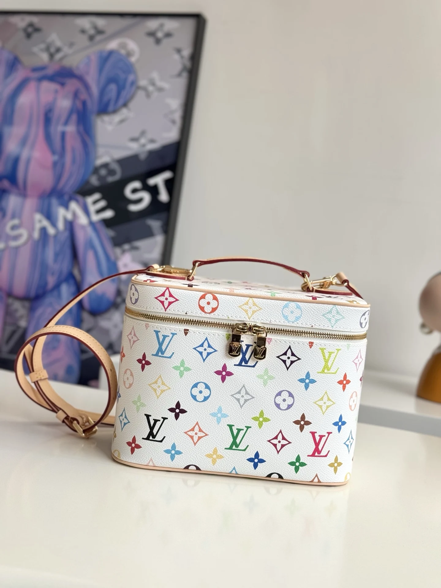 LV M28340 翻盖化妆包 女士斜挎包 LV M28340 翻盖化妆包 女士斜挎包