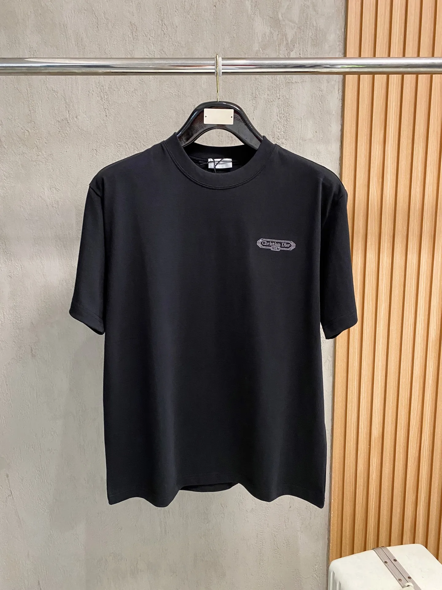 迪奥 新款短袖圆领T恤 迪奥 新款短袖圆领T恤