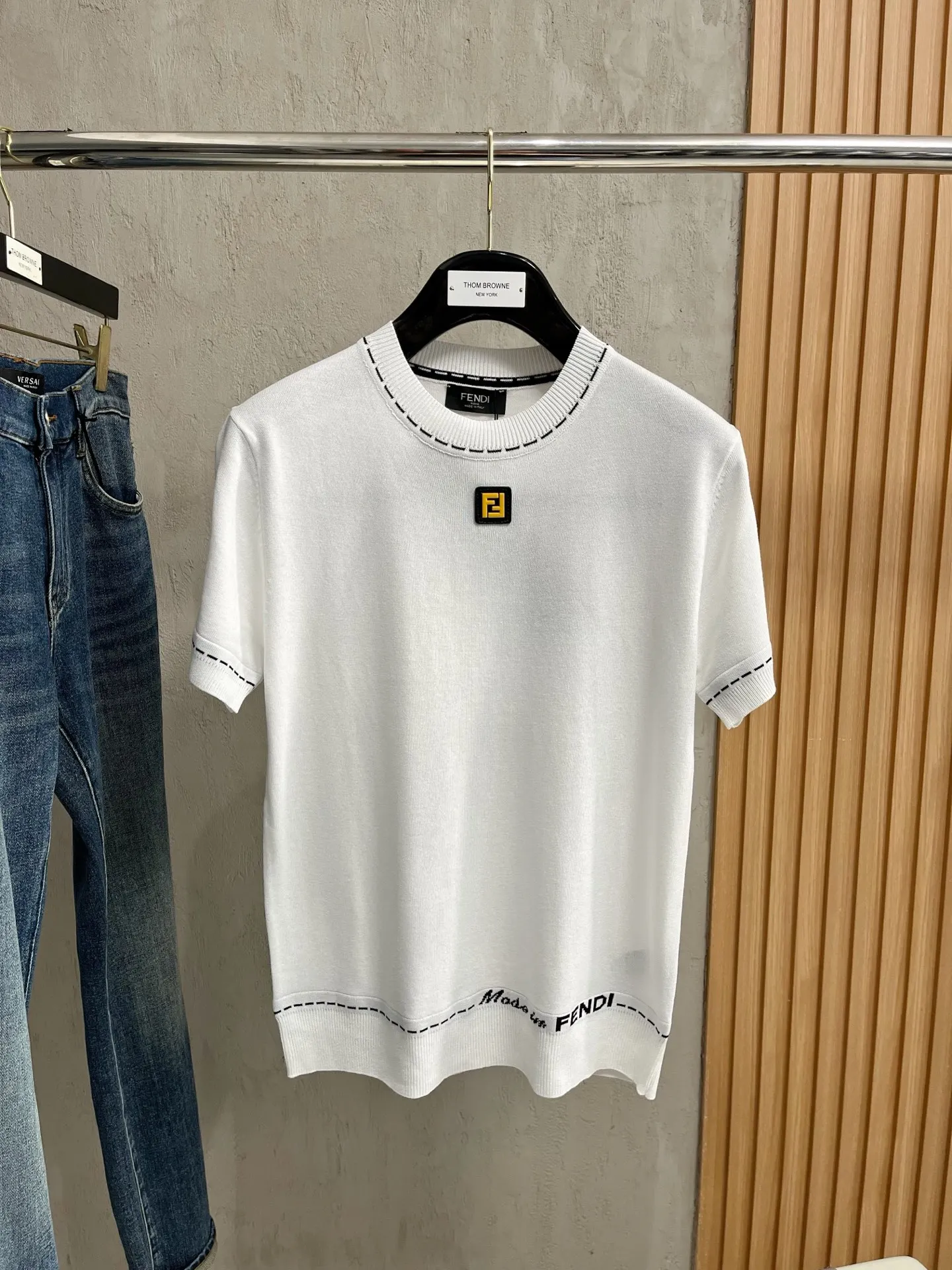 芬迪 2026新款休闲针织短袖翻领Polo 芬迪 2026新款休闲针织短袖翻领Polo