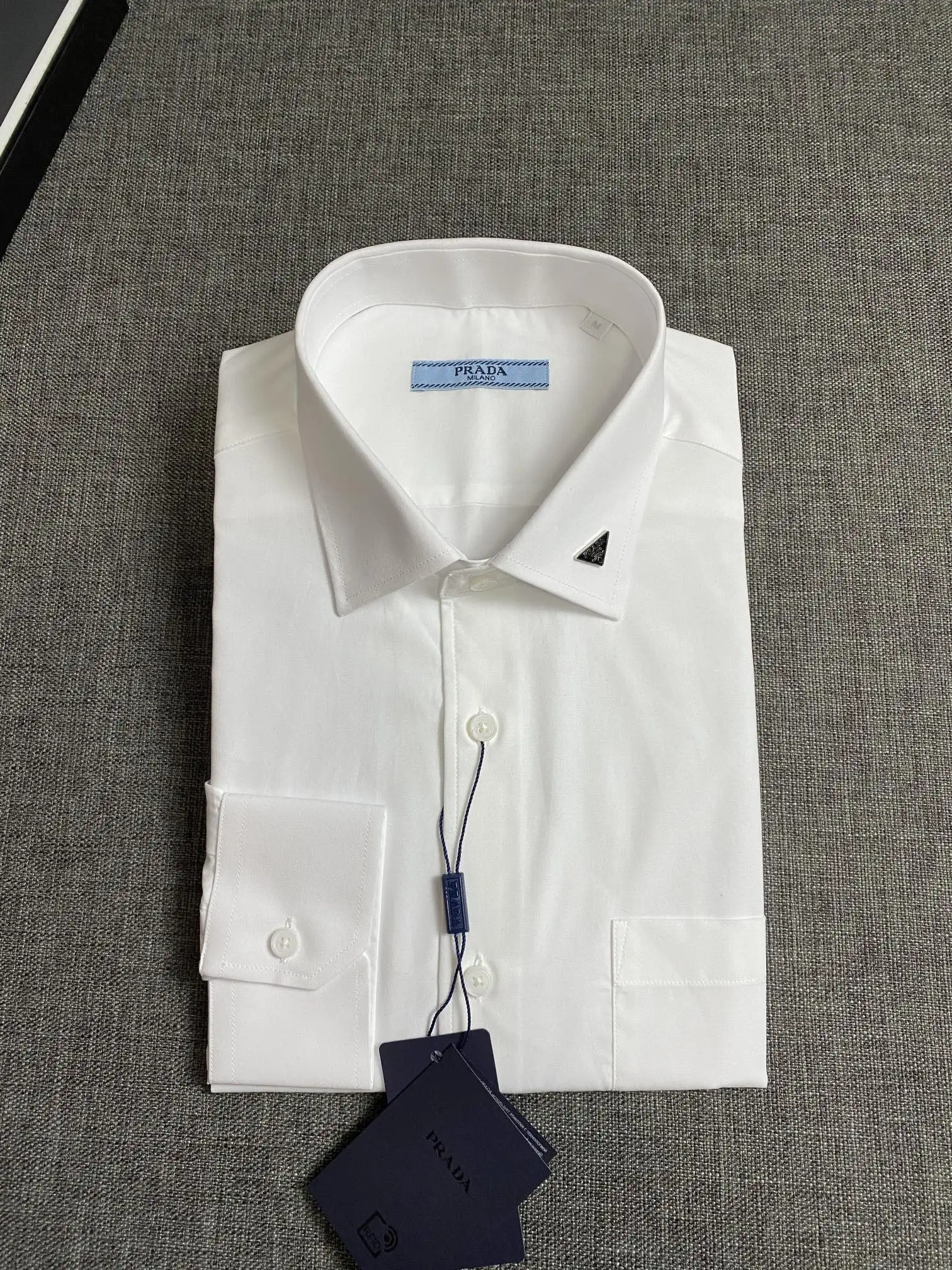普拉达 最新夏款男士必备款衬衫 普拉达 最新夏款男士必备款衬衫