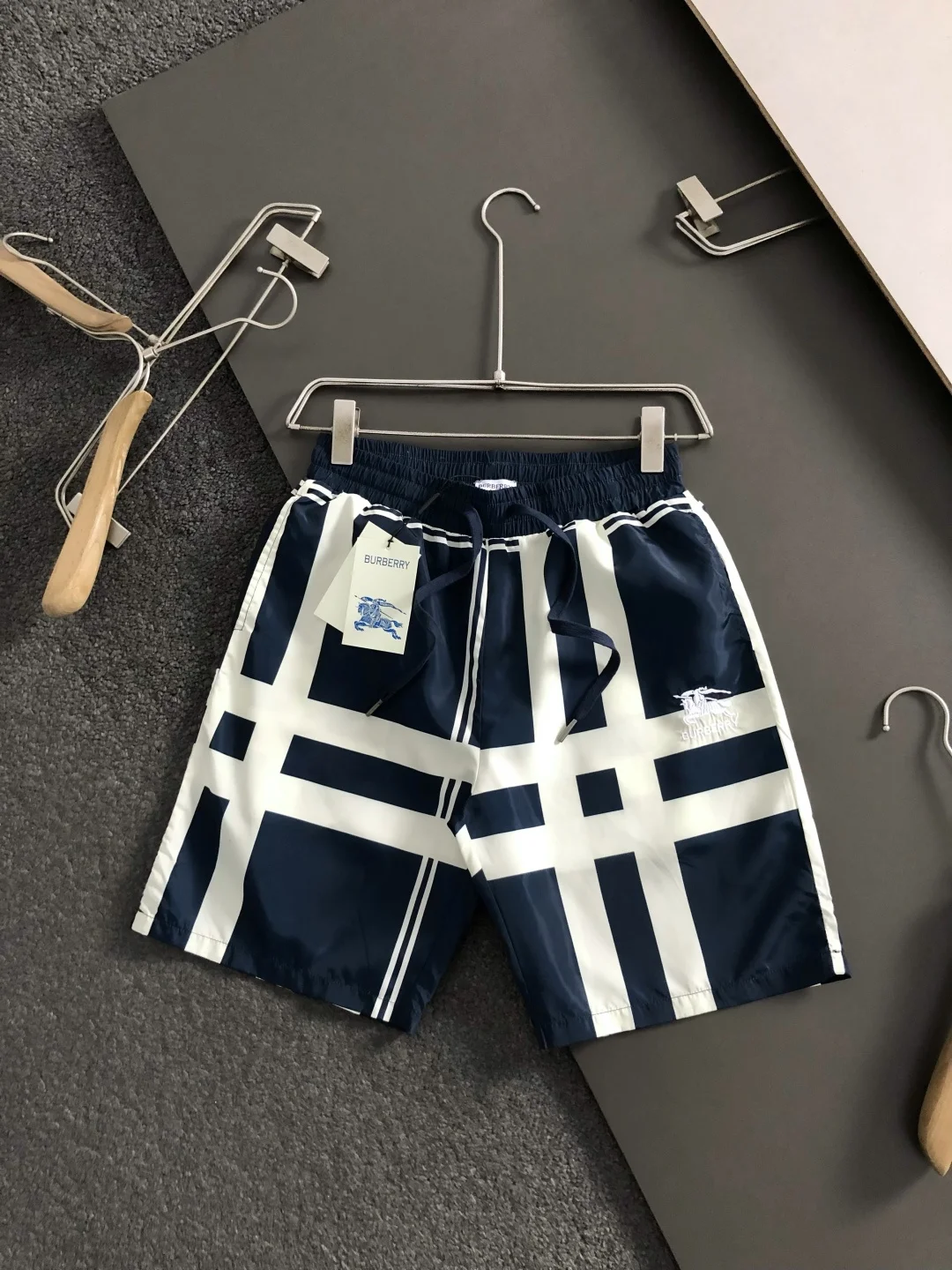 巴宝莉 格纹印花骑士短裤