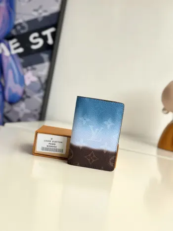 M28004 描摹喷绘护照套 钱夹 高仿LV钱包