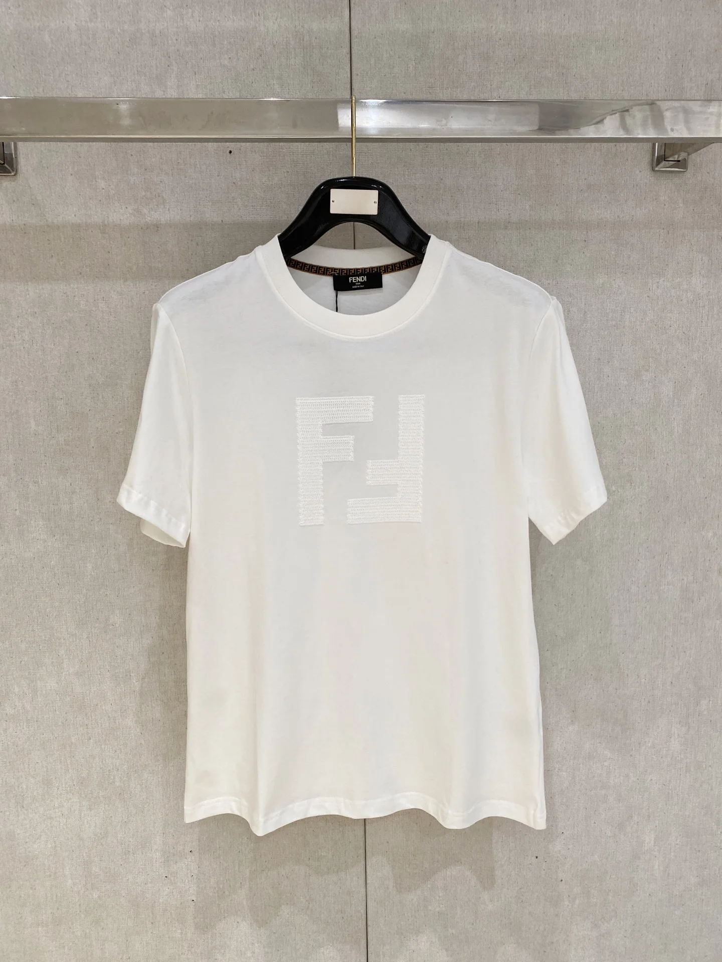 芬迪 新款短袖圆领T恤 芬迪 新款短袖圆领T恤