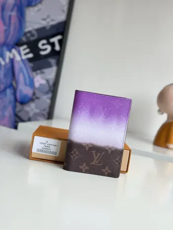 M28010 描摹喷绘护照套 钱夹 高仿LV钱包