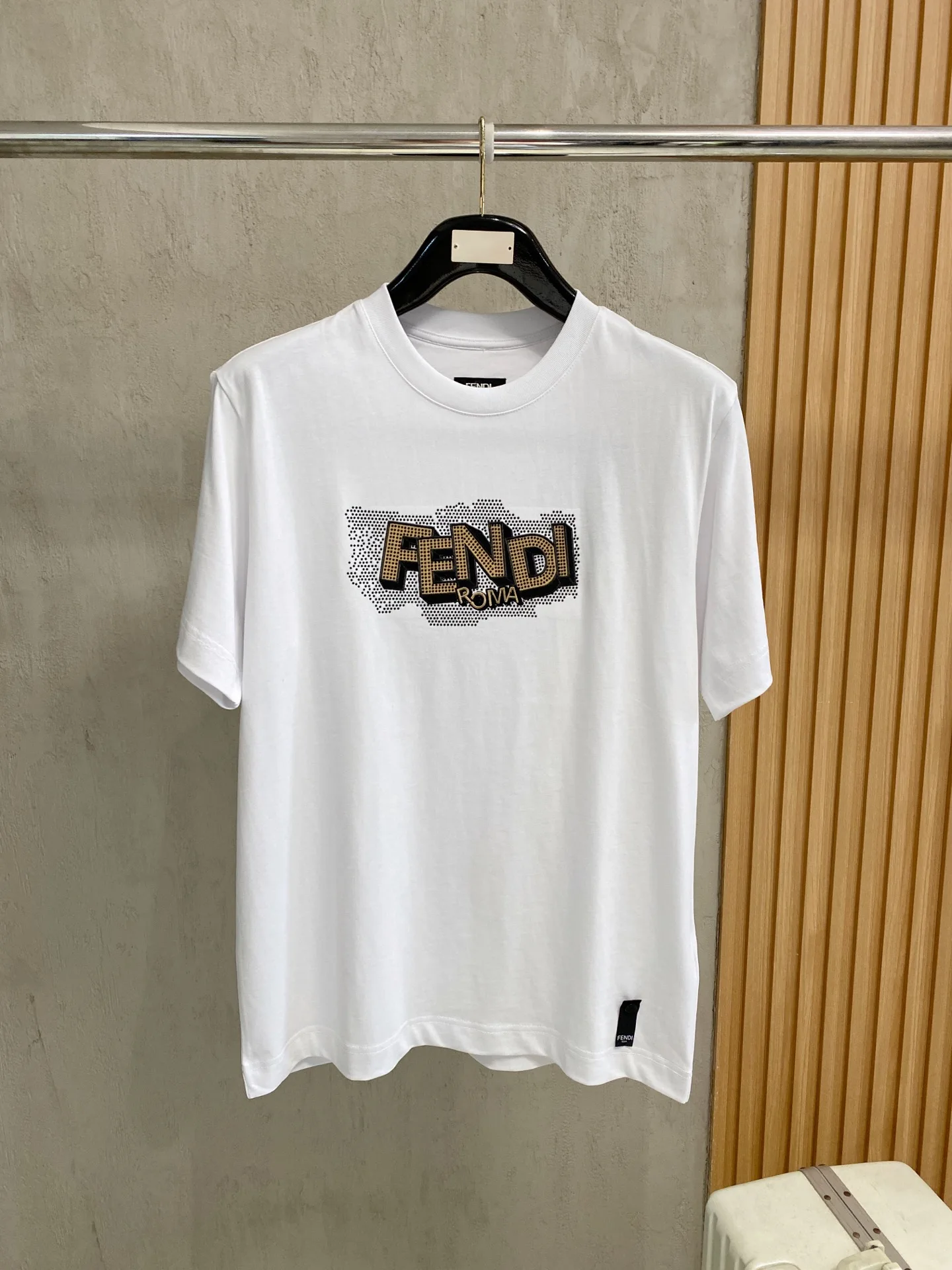 芬迪 新款短袖圆领T恤 芬迪 新款短袖圆领T恤