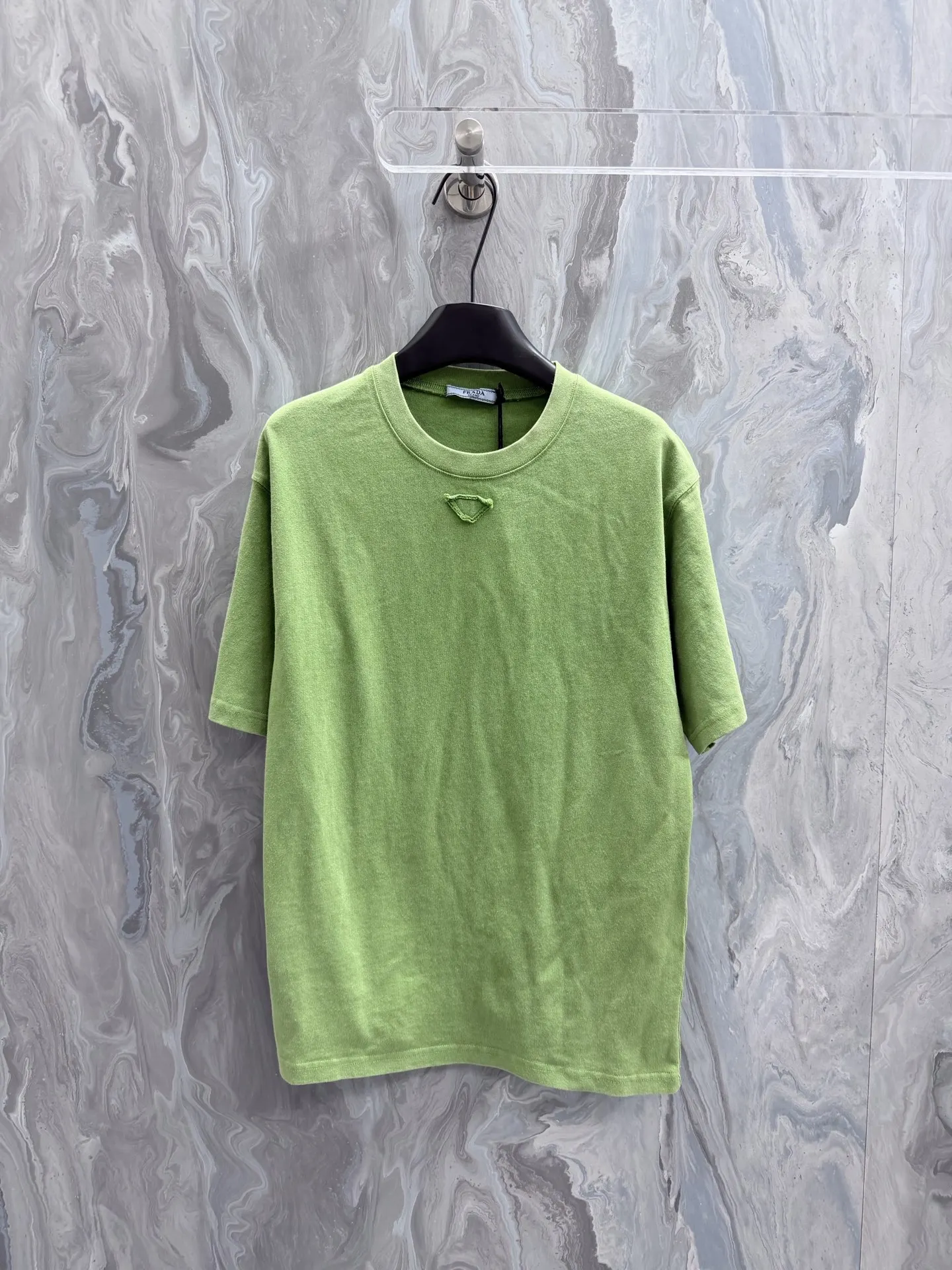 普拉达 26新款三角标绿色圆领短袖T恤 普拉达 26新款三角标绿色圆领短袖T恤