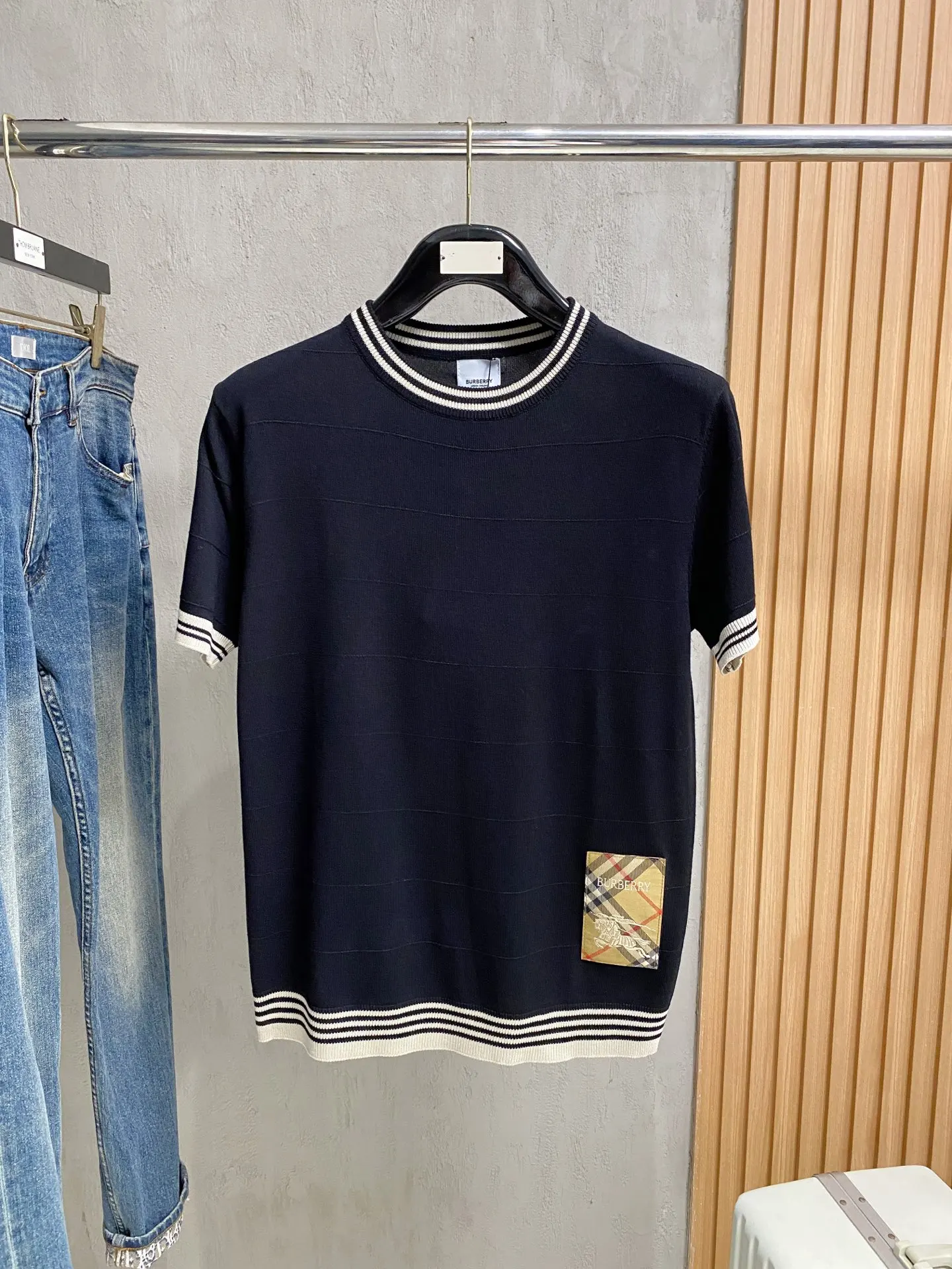 巴宝莉 字母刺绣针织polo短袖 巴宝莉 字母刺绣针织polo短袖