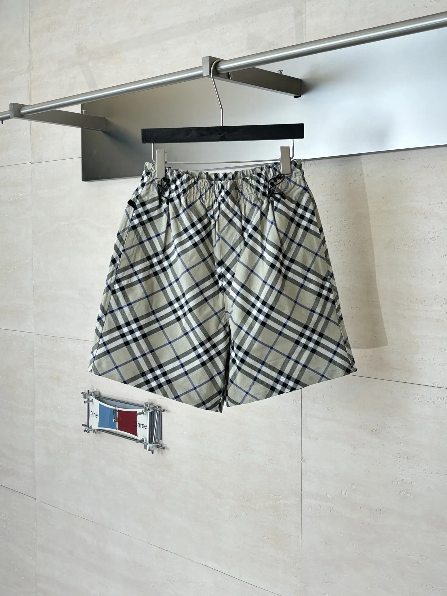 巴宝莉 典格纹松紧腰马术贴布绣短裤 巴宝莉 典格纹松紧腰马术贴布绣短裤