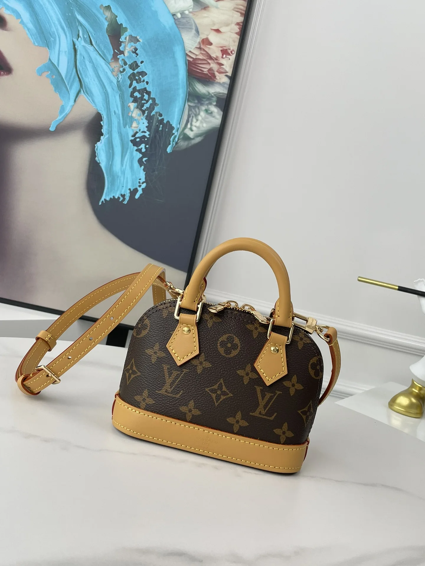 LV M82717 涂层帆布迷你包 女士斜挎包