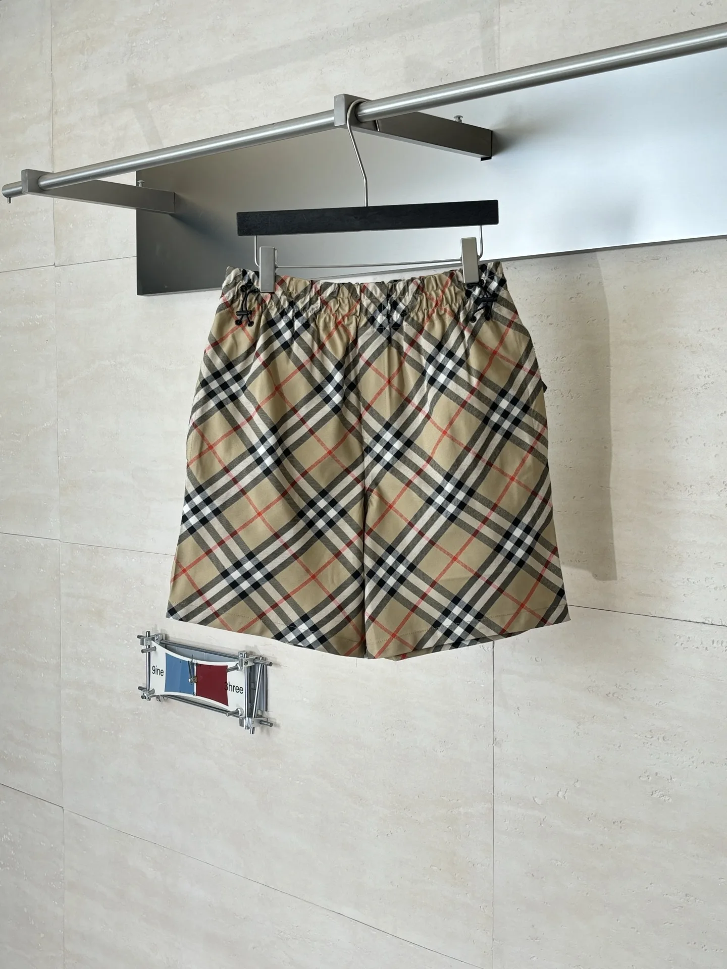 巴宝莉 典格纹松紧腰马术贴布绣短裤 巴宝莉 典格纹松紧腰马术贴布绣短裤